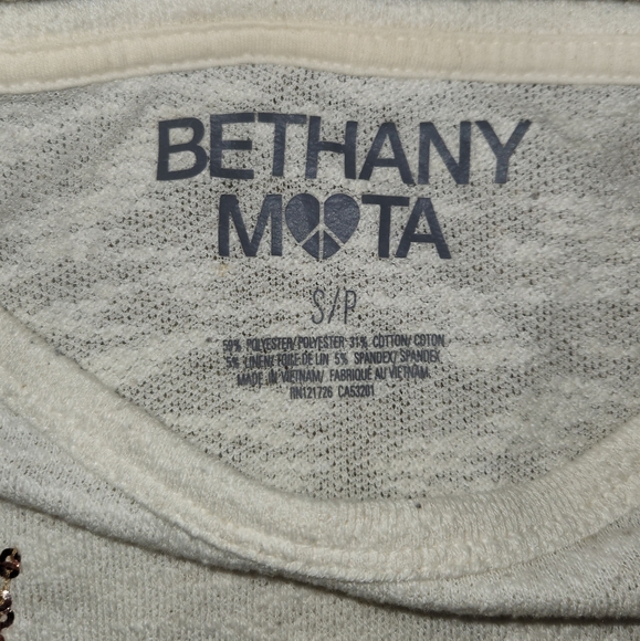 Bethany Mota deer shirt - Picture 3 of 6